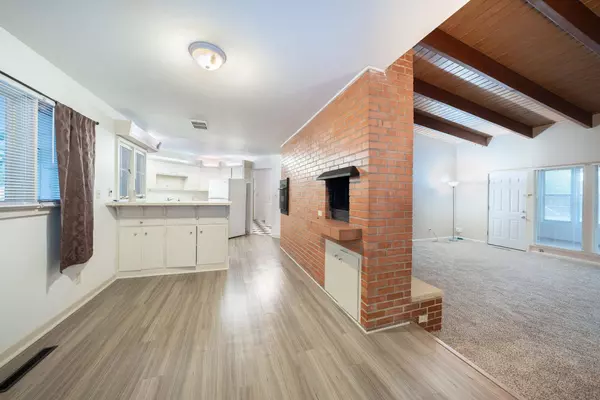 5418 Lambsdale St, Wichita, KS 67208