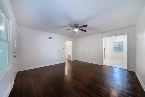 715 S Drury Ln, Wichita, KS 67207