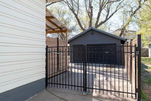 105 N Terrace Dr, Wichita, KS 67208