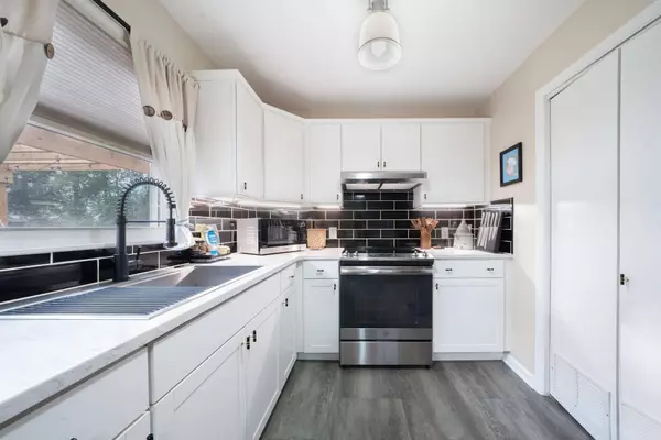 1208 E Catalina St, Wichita, KS 67216