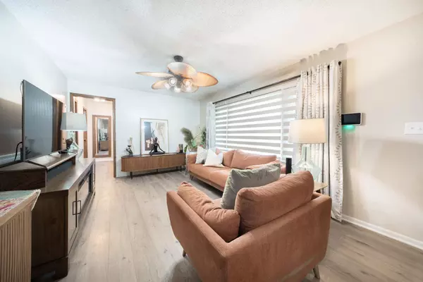 1208 E Catalina St, Wichita, KS 67216