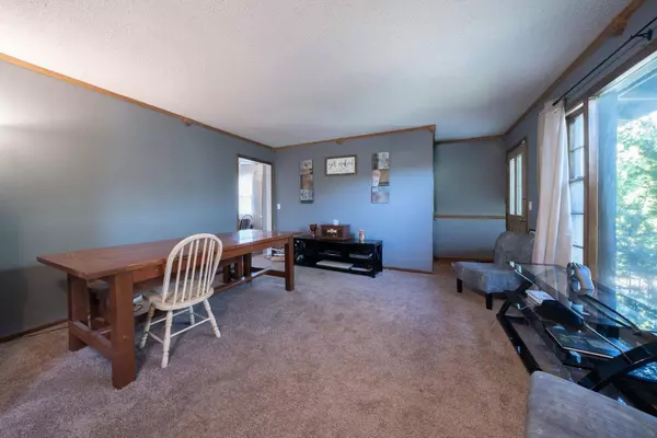 2273 S Glenn St, Wichita, KS 67213