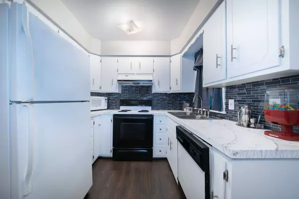 2273 S Glenn St, Wichita, KS 67213