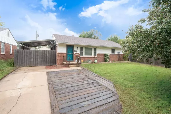 1208 E Catalina St, Wichita, KS 67216