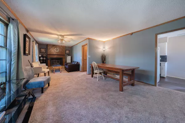 2273 S Glenn St, Wichita, KS 67213