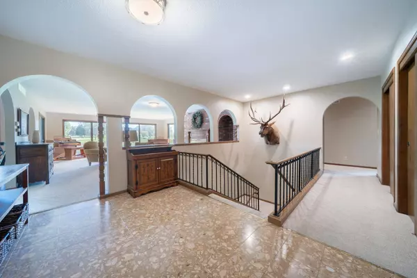 31 W Rolling Hills ct, Wichita, KS 67212