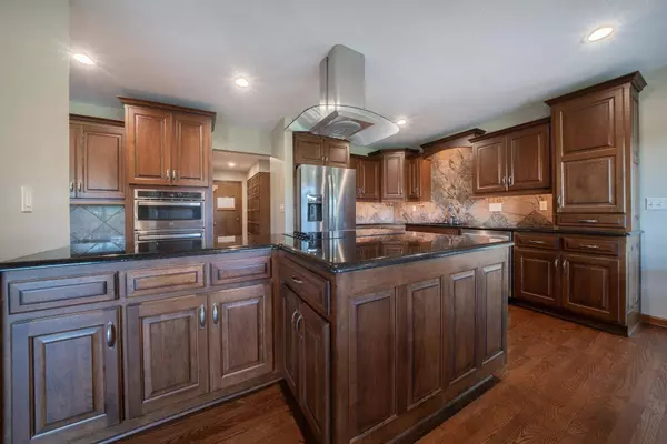 31 W Rolling Hills ct, Wichita, KS 67212