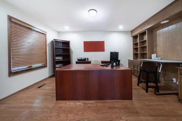 31 W Rolling Hills ct, Wichita, KS 67212