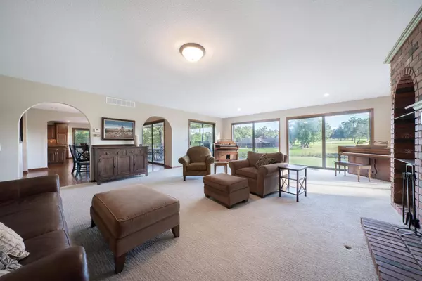 31 W Rolling Hills ct, Wichita, KS 67212