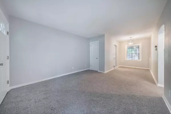 742 S Crestway St, Wichita, KS 67218