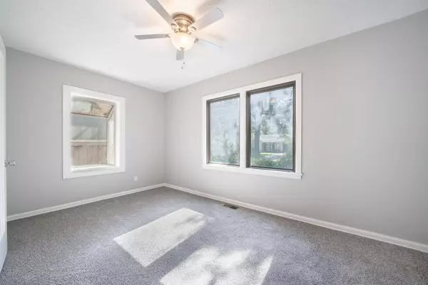 742 S Crestway St, Wichita, KS 67218