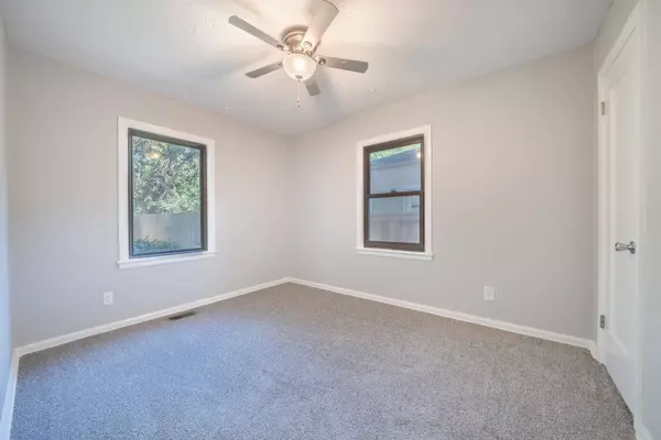 742 S Crestway St, Wichita, KS 67218