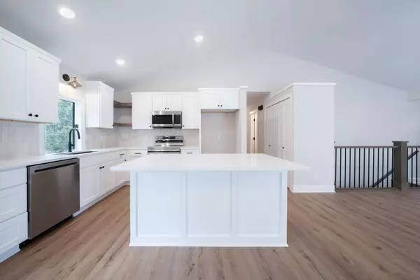 1707 E Cresthill rd, Derby, KS 67037