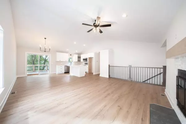 1707 E Cresthill rd, Derby, KS 67037