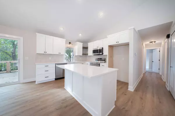 1707 E Cresthill rd, Derby, KS 67037