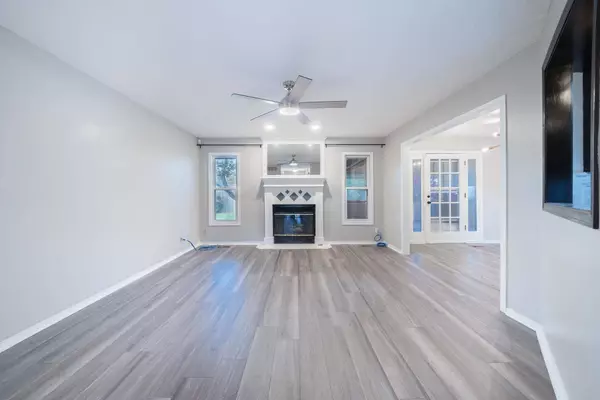 328 W 1st St, Andover, KS 67002