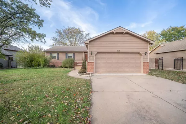 328 W 1st St, Andover, KS 67002