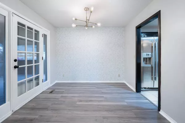 328 W 1st St, Andover, KS 67002