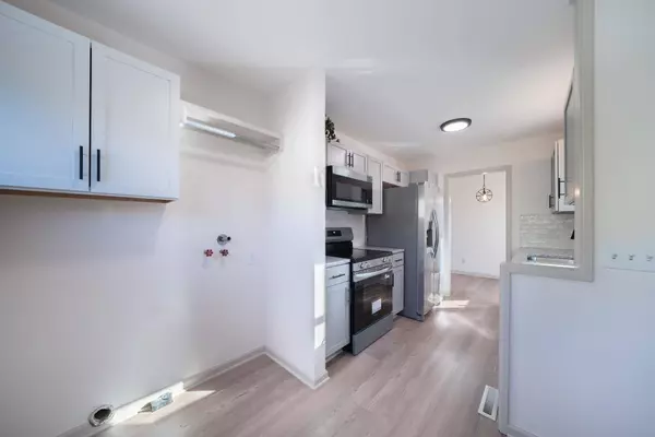 1839 S Ridgewood dr, Wichita, KS 67218