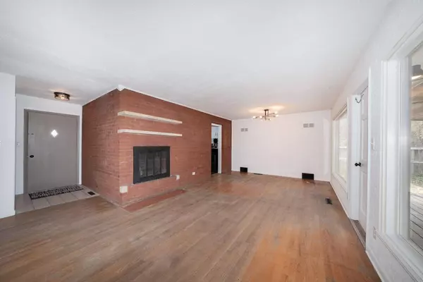 2314 S Crestway St, Wichita, KS 67218