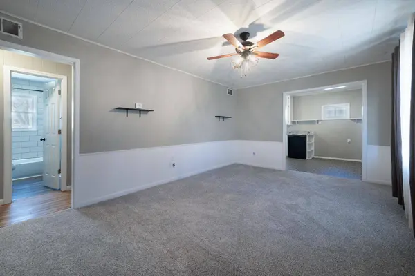 939 N Derby Ave, Derby, KS 67037