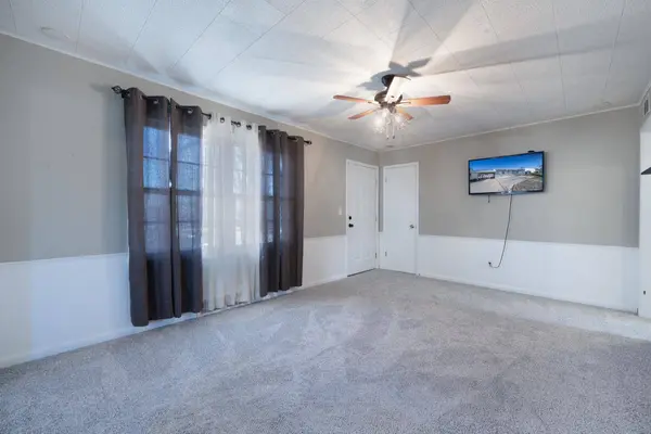 939 N Derby Ave, Derby, KS 67037