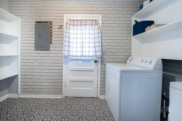 939 N Derby Ave, Derby, KS 67037