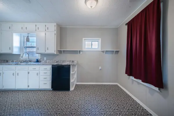 939 N Derby Ave, Derby, KS 67037