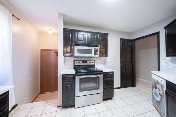 328 W 1st St, Andover, KS 67002