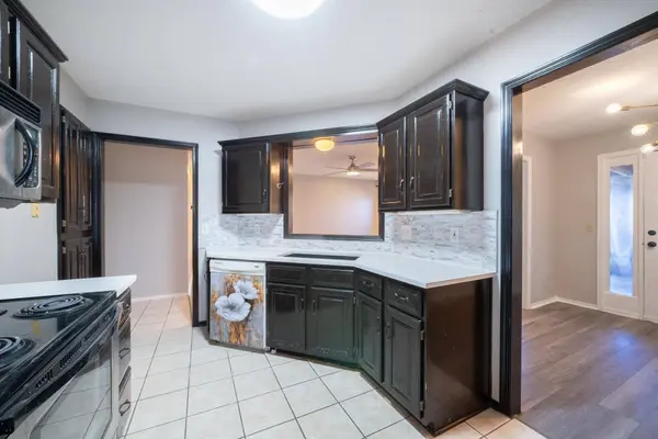 328 W 1st St, Andover, KS 67002