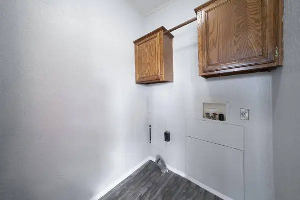 6130 E Idlewild Cir, Derby, KS 67037