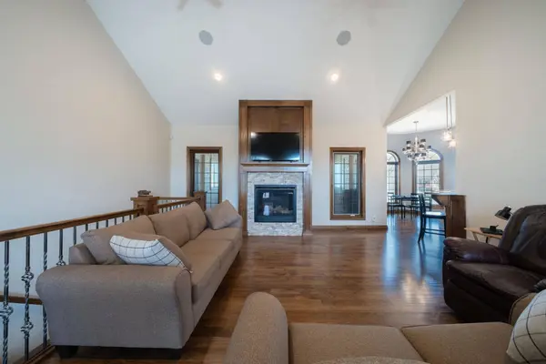 2901 N Fox Pointe Cir, Wichita, KS 67226