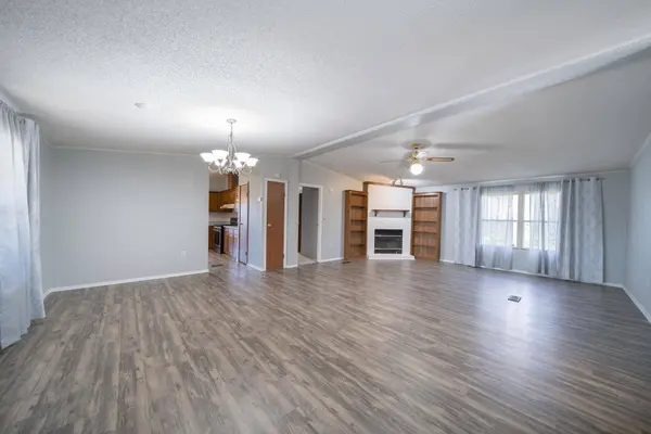 6130 E Idlewild Cir, Derby, KS 67037