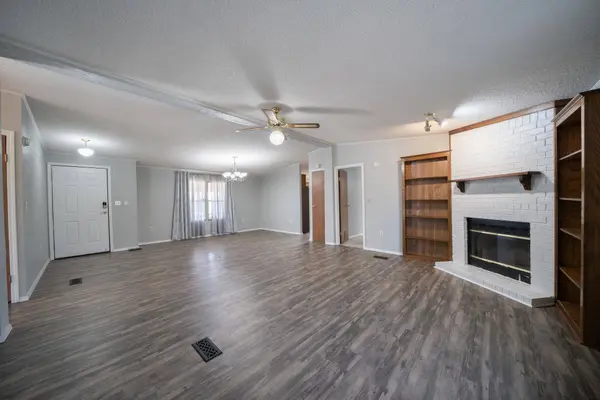 6130 E Idlewild Cir, Derby, KS 67037