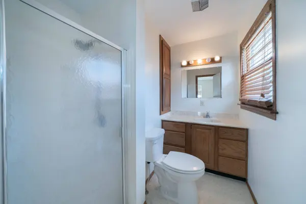 1206 W Dallas St, Wichita, KS 67217