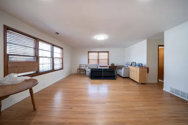 1206 W Dallas St, Wichita, KS 67217