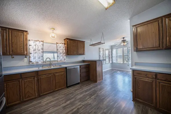6130 E Idlewild Cir, Derby, KS 67037