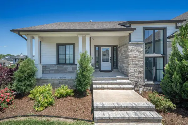 1604 N Shadow Rock Dr, Andover, KS 67002