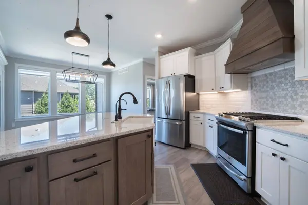 1604 N Shadow Rock Dr, Andover, KS 67002