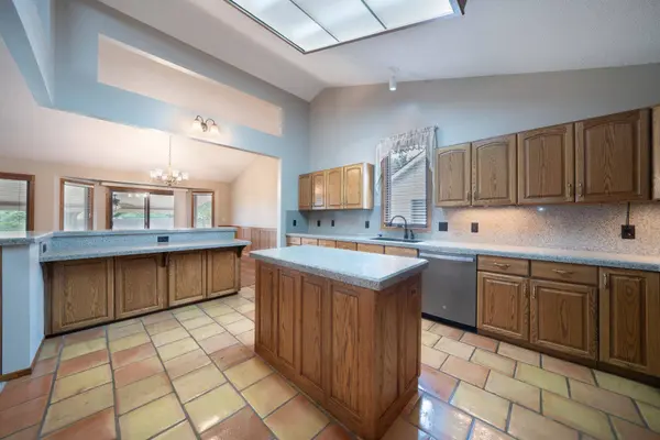 1607 N Woodridge Ct, Wichita, KS 67206