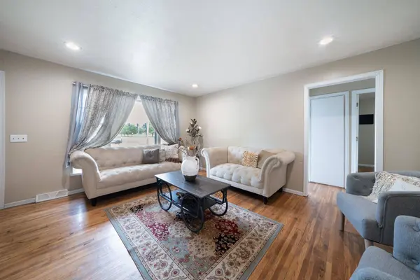2337 S Glenn Ave, Wichita, KS 67213