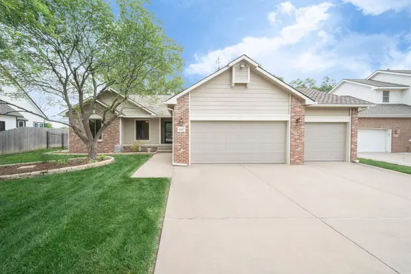 1607 N Woodridge Ct, Wichita, KS 67206