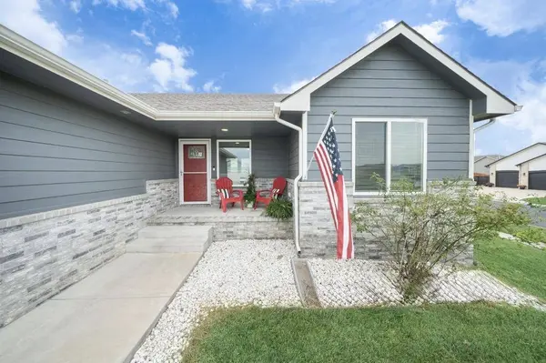 902 N St Andrew Ct, Goddard, KS 67052