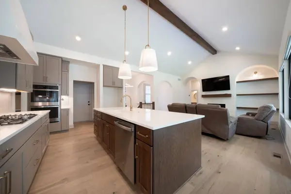 2536 N Emerald Ct, Andover, KS 67002