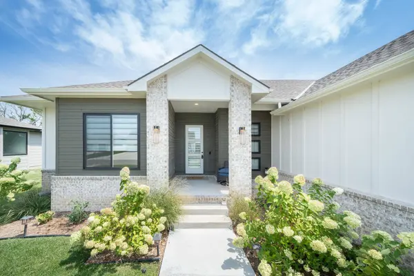 2536 N Emerald Ct, Andover, KS 67002