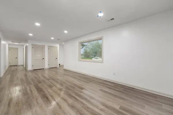 218 W Aaron Dr, Andover, KS 67002