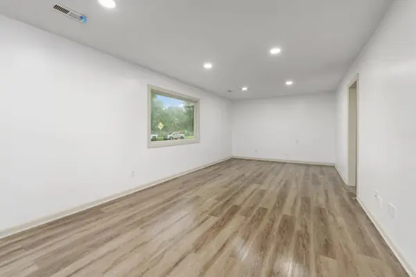 218 W Aaron Dr, Andover, KS 67002