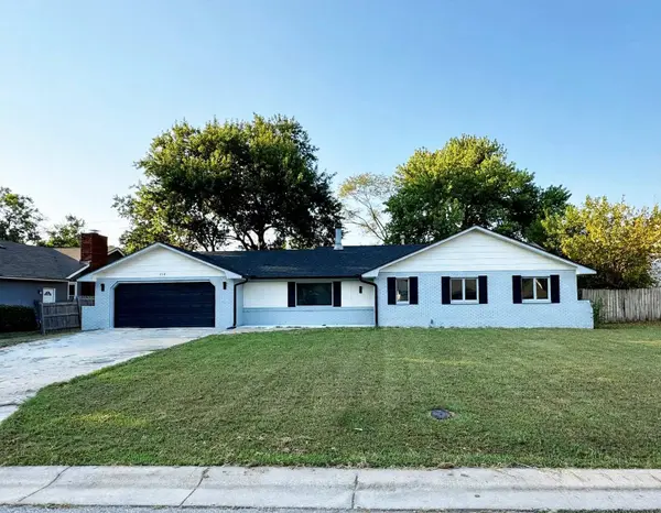 218 W Aaron Dr