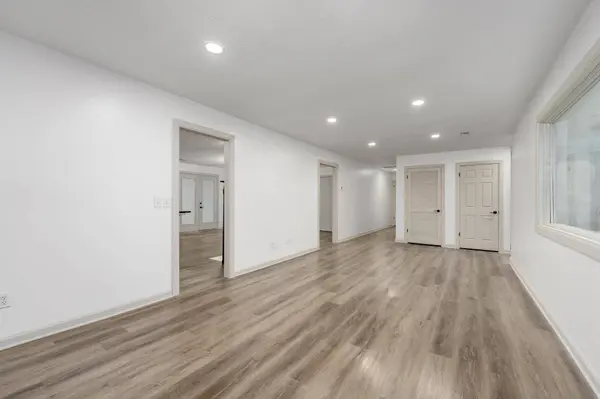 218 W Aaron Dr, Andover, KS 67002