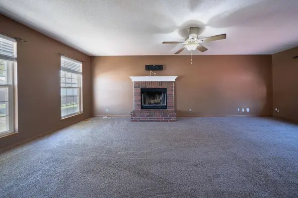 10629 W Harvest Ct, Wichita, KS 67212